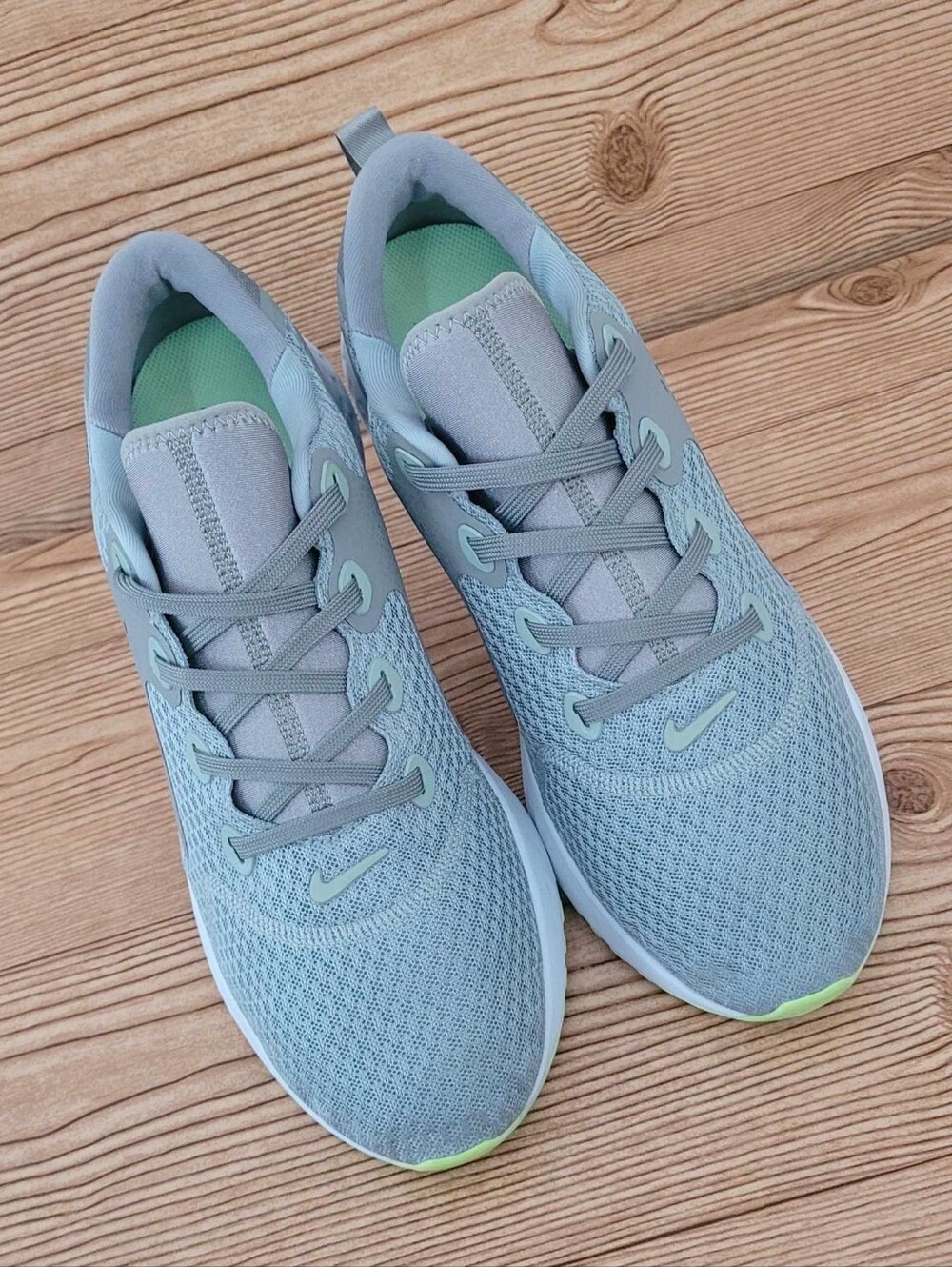 Nike Legend React Running 'Mica Green Stucco' - Picture 2 of 8
